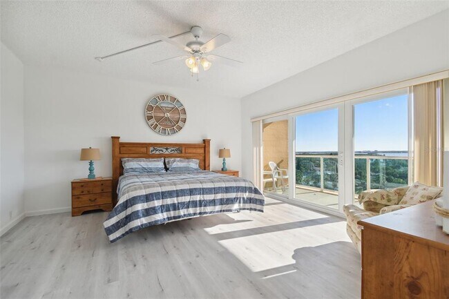 Building Photo - 880 Mandalay Ave