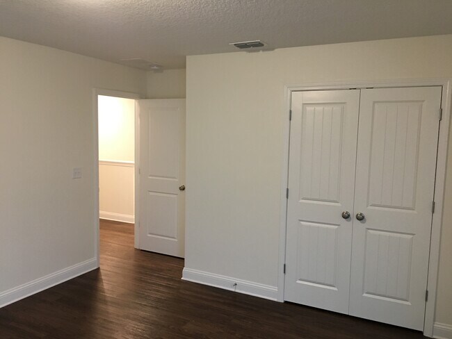 Building Photo - 3173 Creek Village Ln