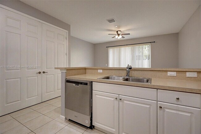 Building Photo - 9469 SW Purple Martin Way