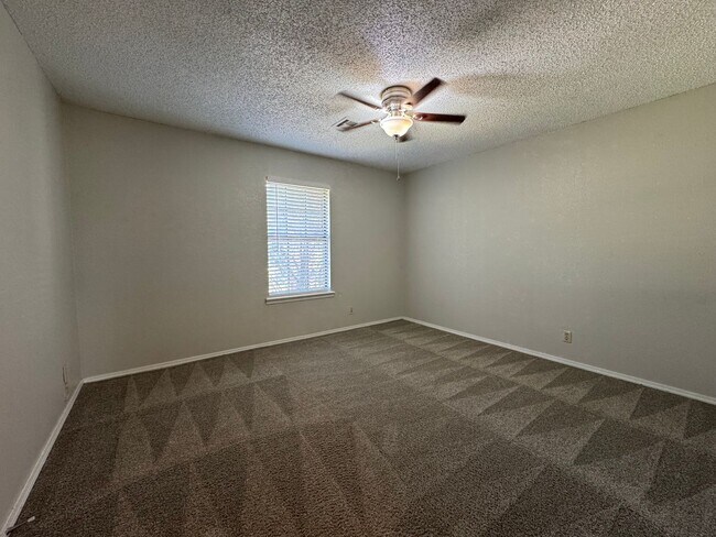 Building Photo - Broken Arrow - 3 bedroom 2 bath!!
