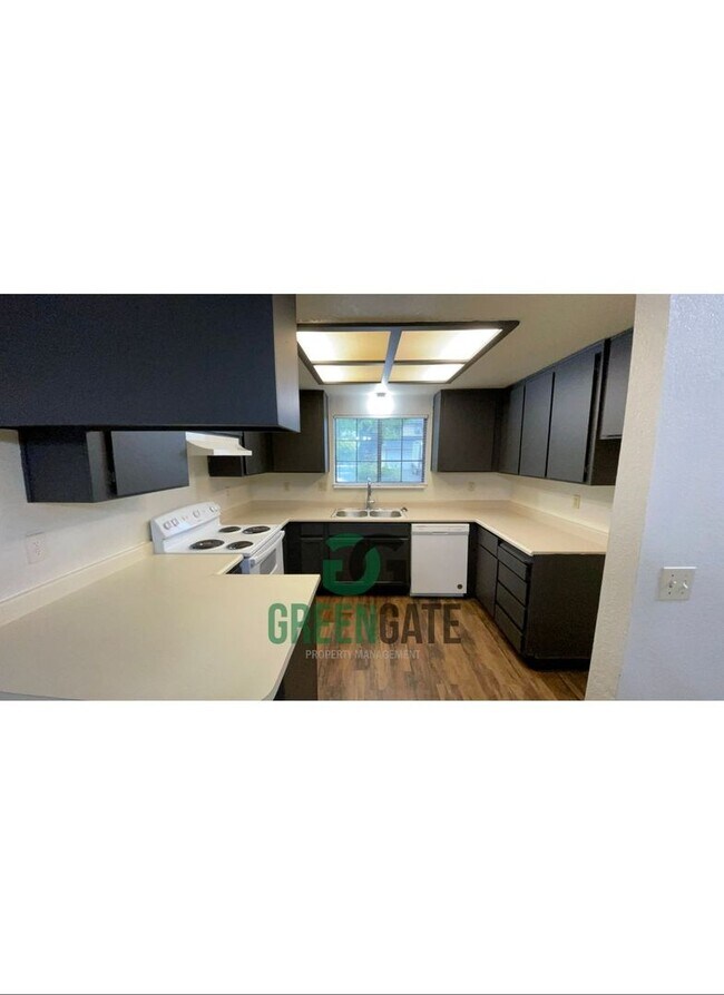 Building Photo - 3517 Woodglen Dr