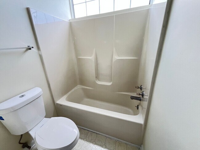 Building Photo - First Floor, Unfurnished, 3 Bedroom, 2 Bath Condo with Screened-in Back Patio!