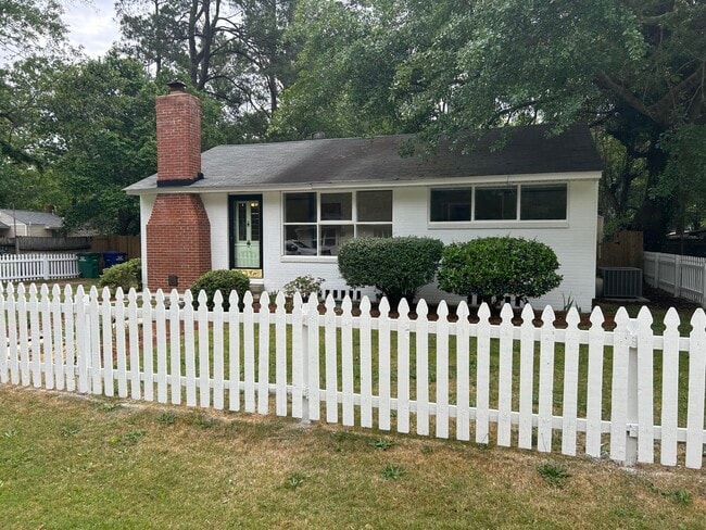 Building Photo - 408 Palm Dr