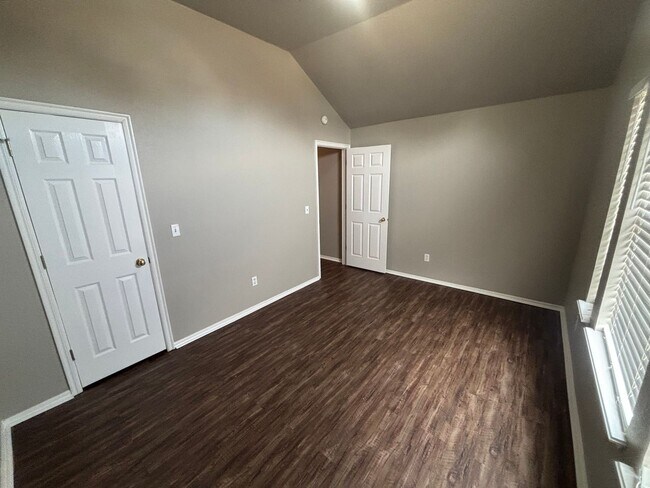 Building Photo - Beautiful 3 Bed 2 Bath in Norman