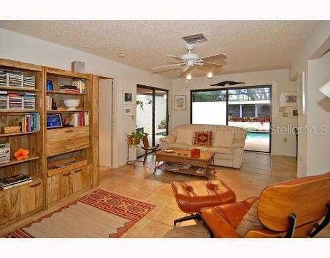 Building Photo - 2/2 Maintenance-Free Glen Oaks Courtyard Home with Private Pool