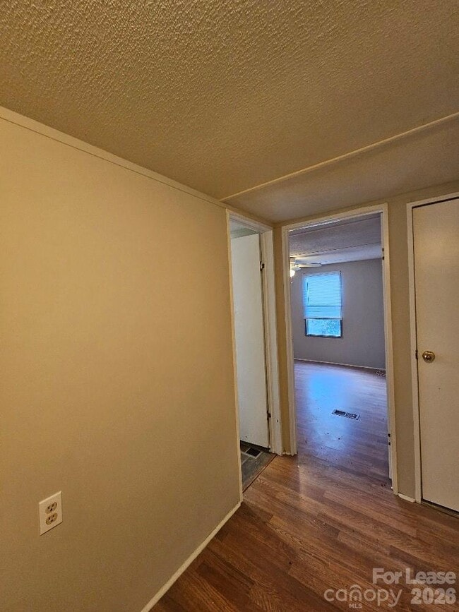 Building Photo - 776 Montgomery Dr