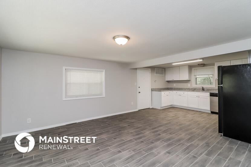 Building Photo - 161 E Shore Dr