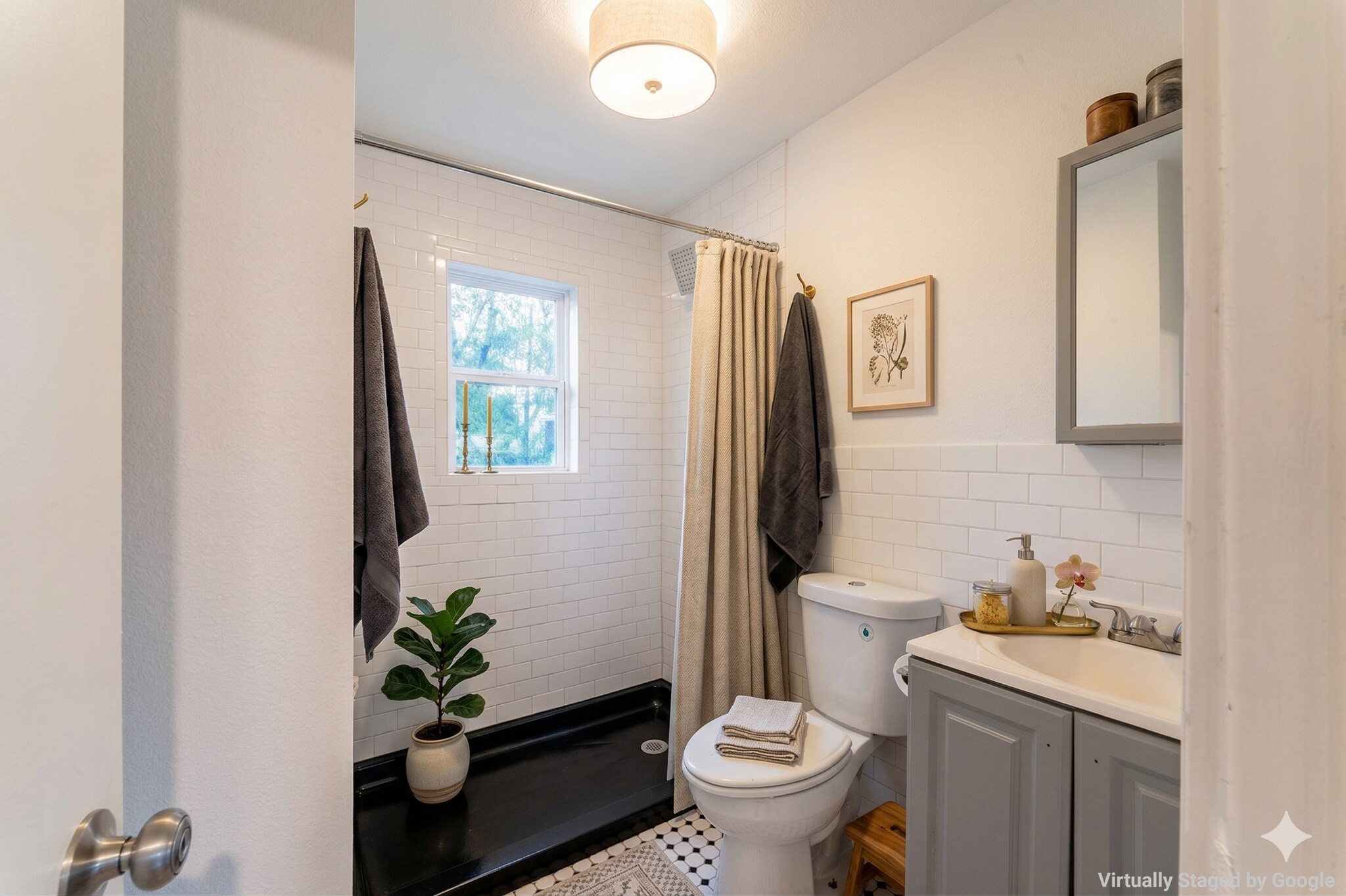 Building Photo - 1315 Whitley Dr