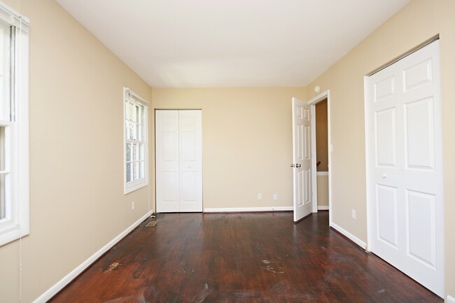 Building Photo - Student-Friendly Fry's Spring Duplex Near UVA