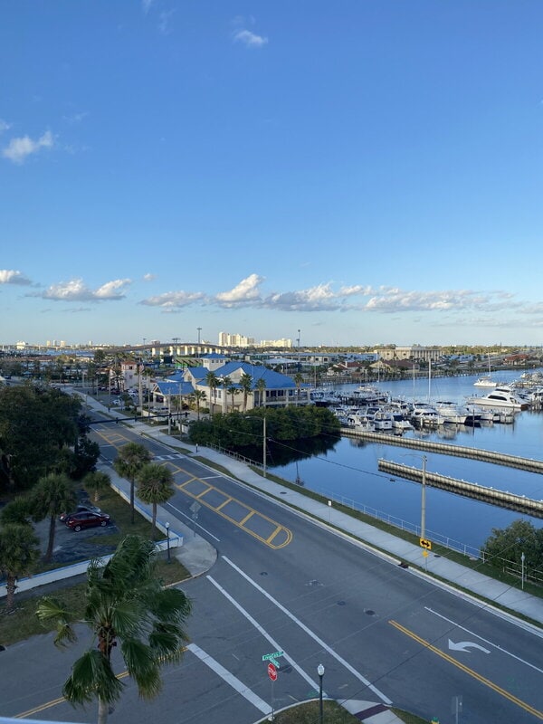 Building Photo - 404 S Beach St