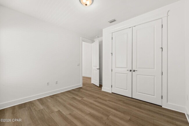 Building Photo - 836 Walsonham Dr