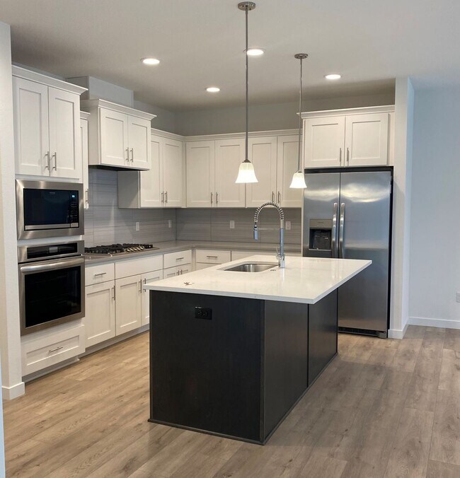 Building Photo - NEWER CONSTRUCTION! Beautiful Brand Home B...