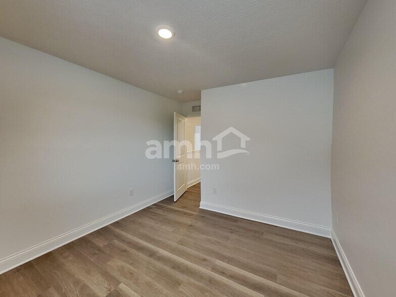 Building Photo - 9169 Henley Ave