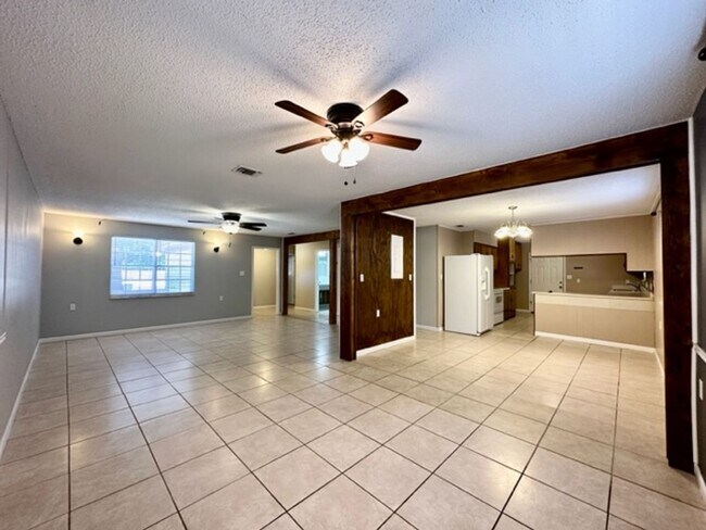 Building Photo - Spacious 3 Bedroom Duplex for Rent in Nice...