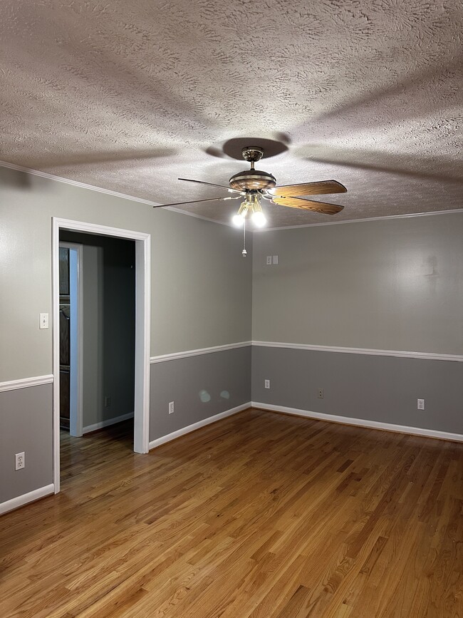 Dining Area - 644 Hoot Owl Hollow Rd