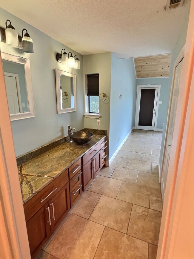 Building Photo - Riverfront Living with Private Boat Launch