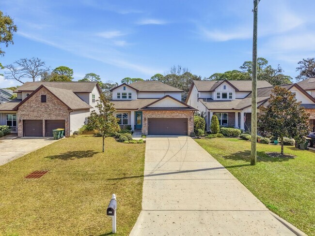 Building Photo - Stunning 4 Bedroom Home with Solar Energy & Private Pool!