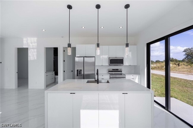 Building Photo - 1051 Marine Ave S