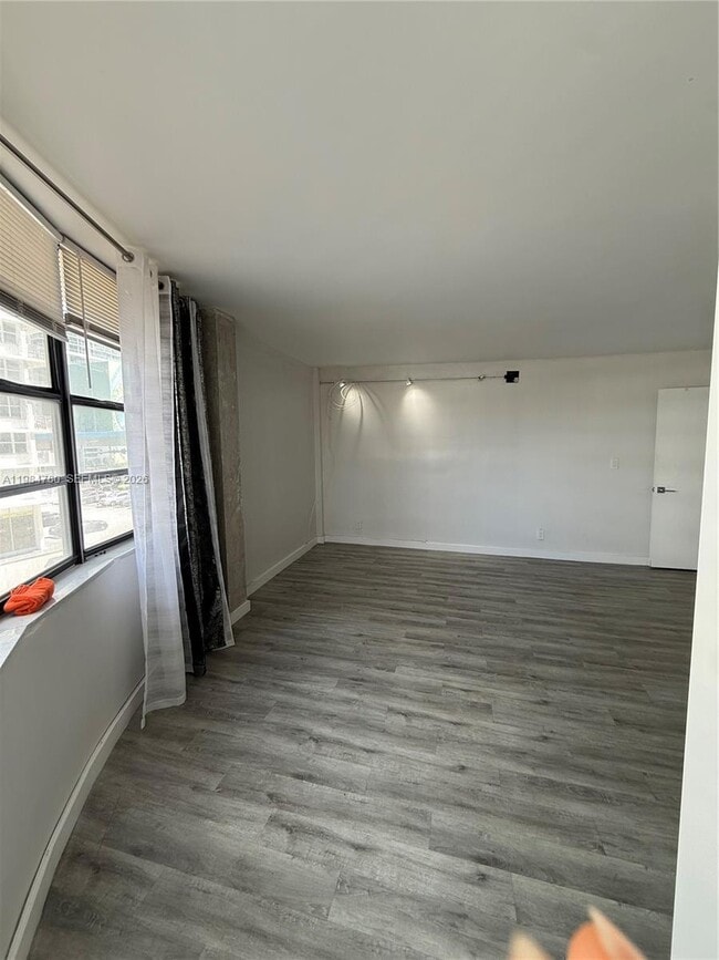 Building Photo - 1825 S Ocean Dr