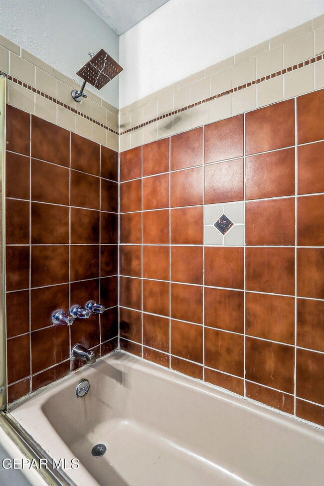 Building Photo - 8700 Cielo Vista Dr