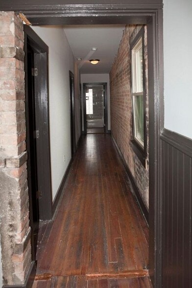 Building Photo - 2611 Short Vine St