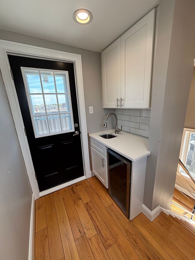 Building Photo - Gorgeous 4 Bedroom house with Three Roof-D...