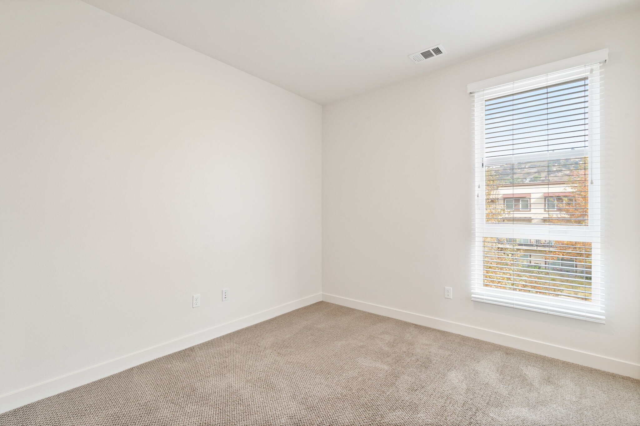 Building Photo - 2700 E Chaucer St