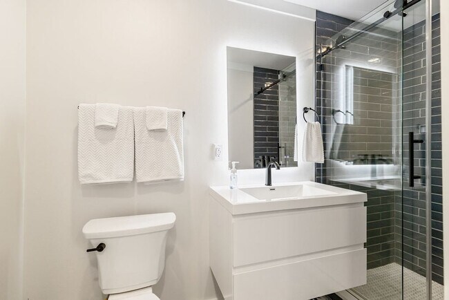 Building Photo - 100 S Spooky Ln