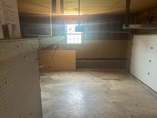 Building Photo - 420 Hillandale Ave