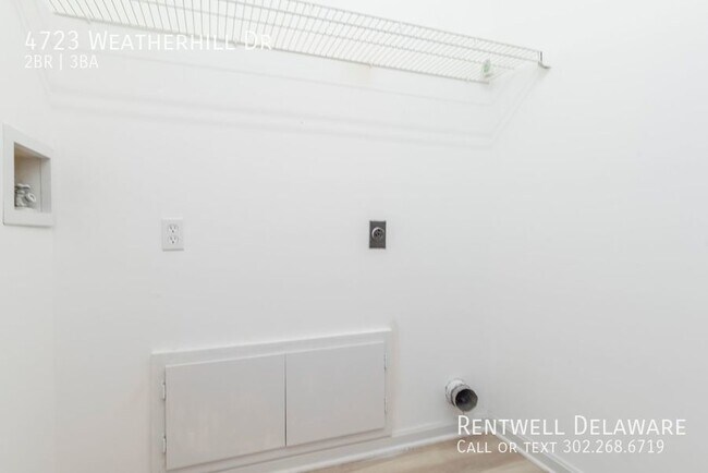 Building Photo - GORGEOUS TOWNHOME