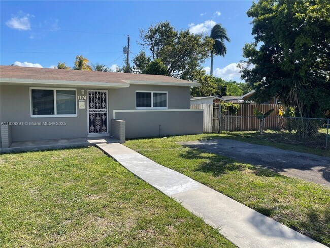Building Photo - 1172 NW 100th Terrace