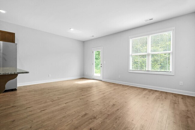 Building Photo - Move in Special*1/2 Month Rent Free* 3 Bed...