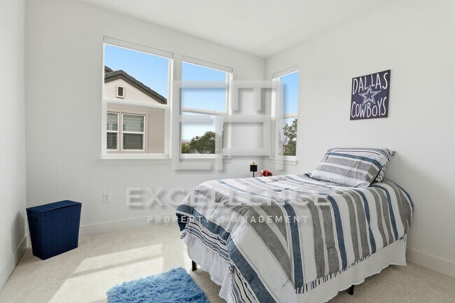 Building Photo - One Year New Home!  3/2.5 With Beautiful Updates Throughout Including Quartz Counters, Water Filt...
