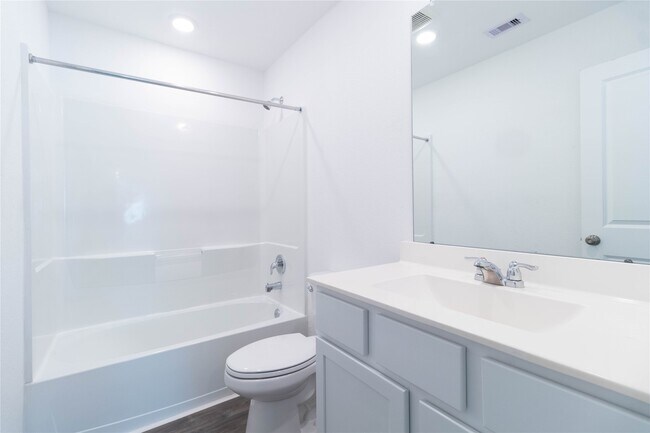 Building Photo - 9411 Clearwater Bluff Ln