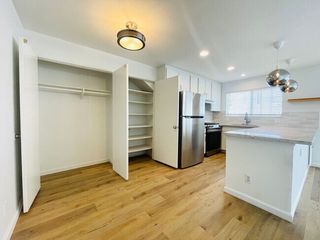 Building Photo - Beautifully Upgraded Apartment in Gated Co...