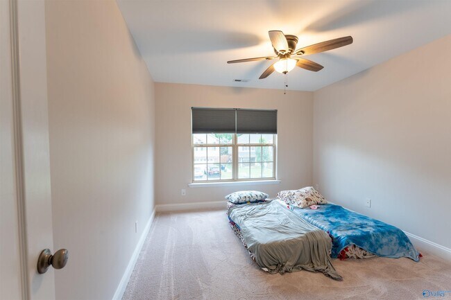 Building Photo - 2524 Oak Pl Dr SE