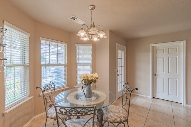 Building Photo - 3/2 in Tradewinds