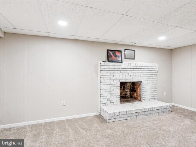 Building Photo - 5706 Johnson St