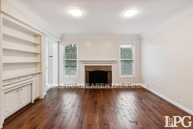 Building Photo - 3835 Hillandale Rd