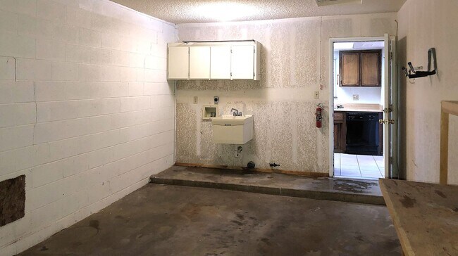 Building Photo - Canyon Shadows Great 2+2!