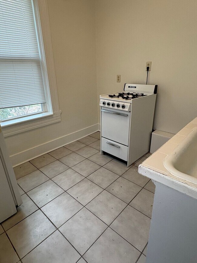 Building Photo - One Bedroom Apartment on the Northside