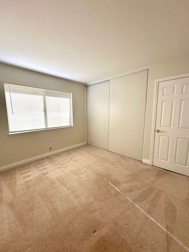 Building Photo - Updated Goleta Home Located in Desirable Santa Barbara Shores