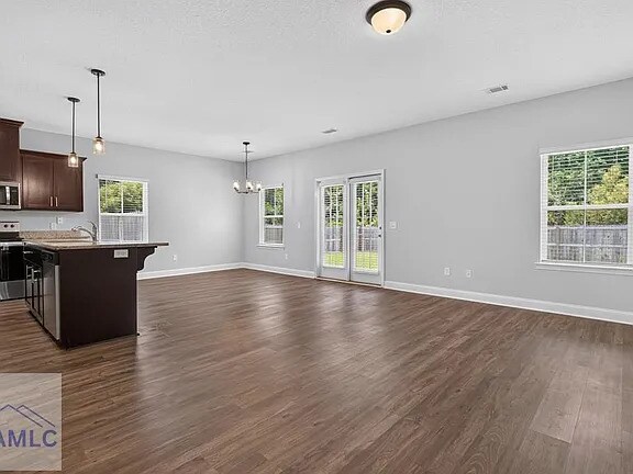 Building Photo - 589 Meloney Dr