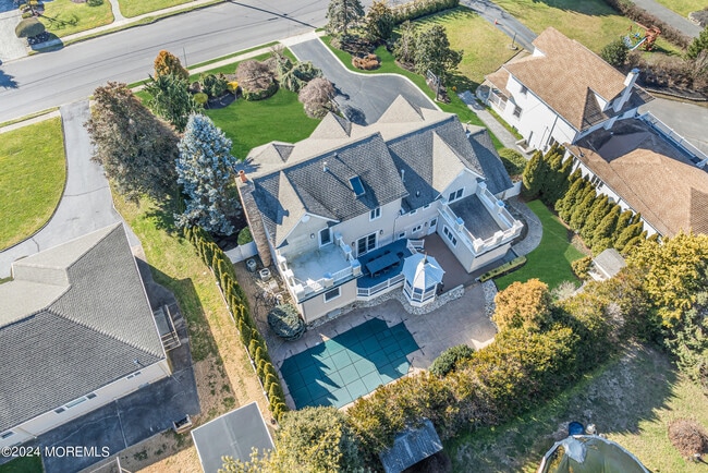 Building Photo - 215 Hollywood Ave