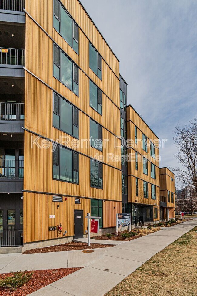 Building Photo - 1601 Park Ave