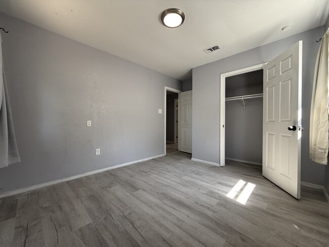 Building Photo - 5736 Shipp Dr