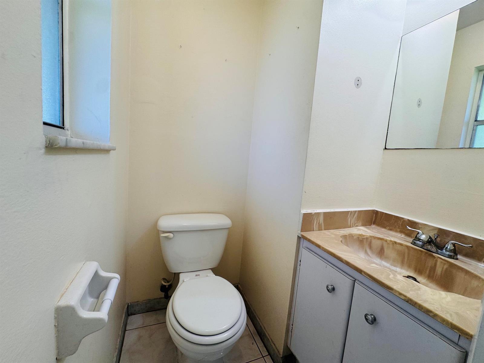 Building Photo - 8025 Colony Cir S