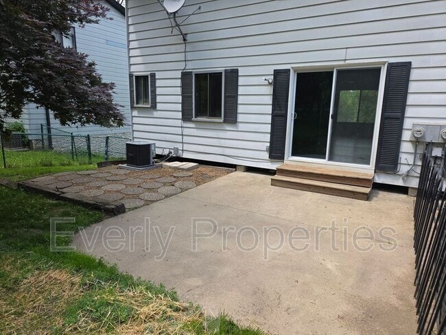 Building Photo - 219 McDivett Dr
