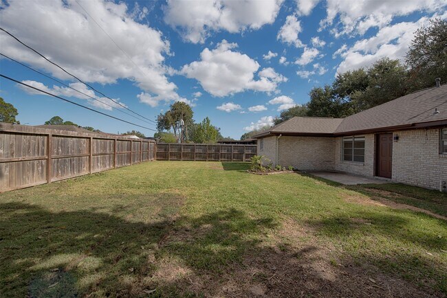 Building Photo - 309 E X St