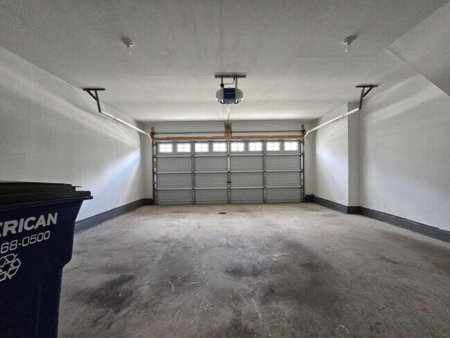 Building Photo - 8820 Englewood Farms Dr